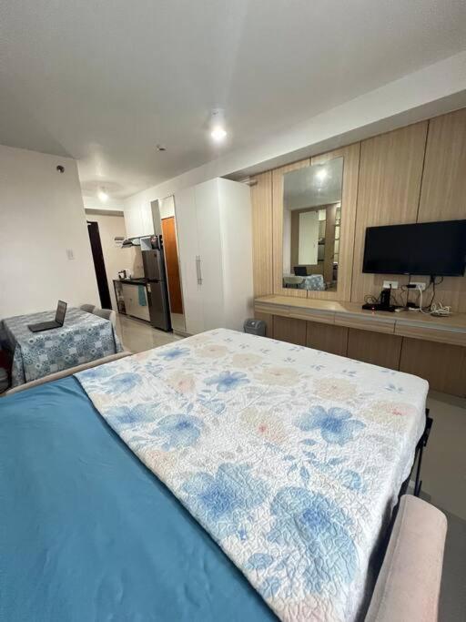 Cebusurestaypersimmon16thfloor3rdstudiocondounit